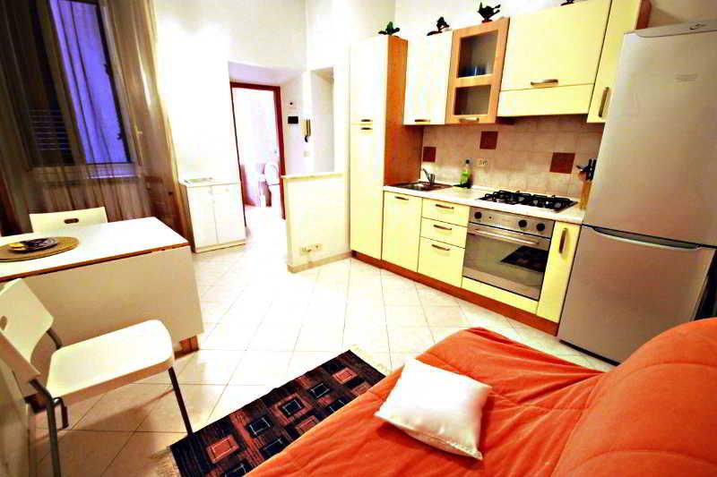Ota Trevi Foutain Roma